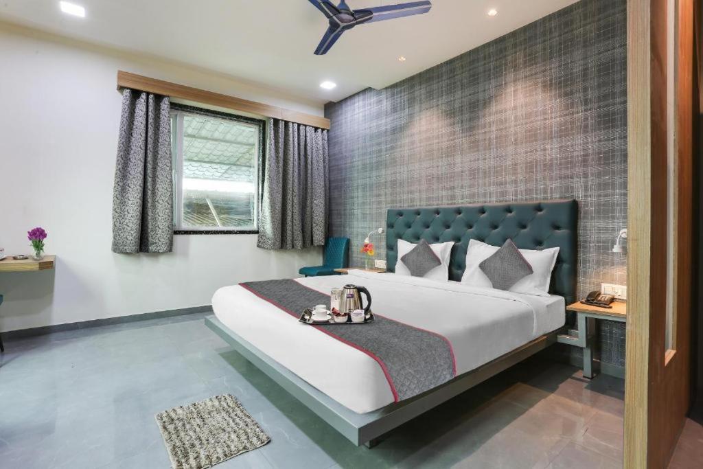 Glitz Hotels Arc Palace - Mankoli, Bhiwandi 外观 照片